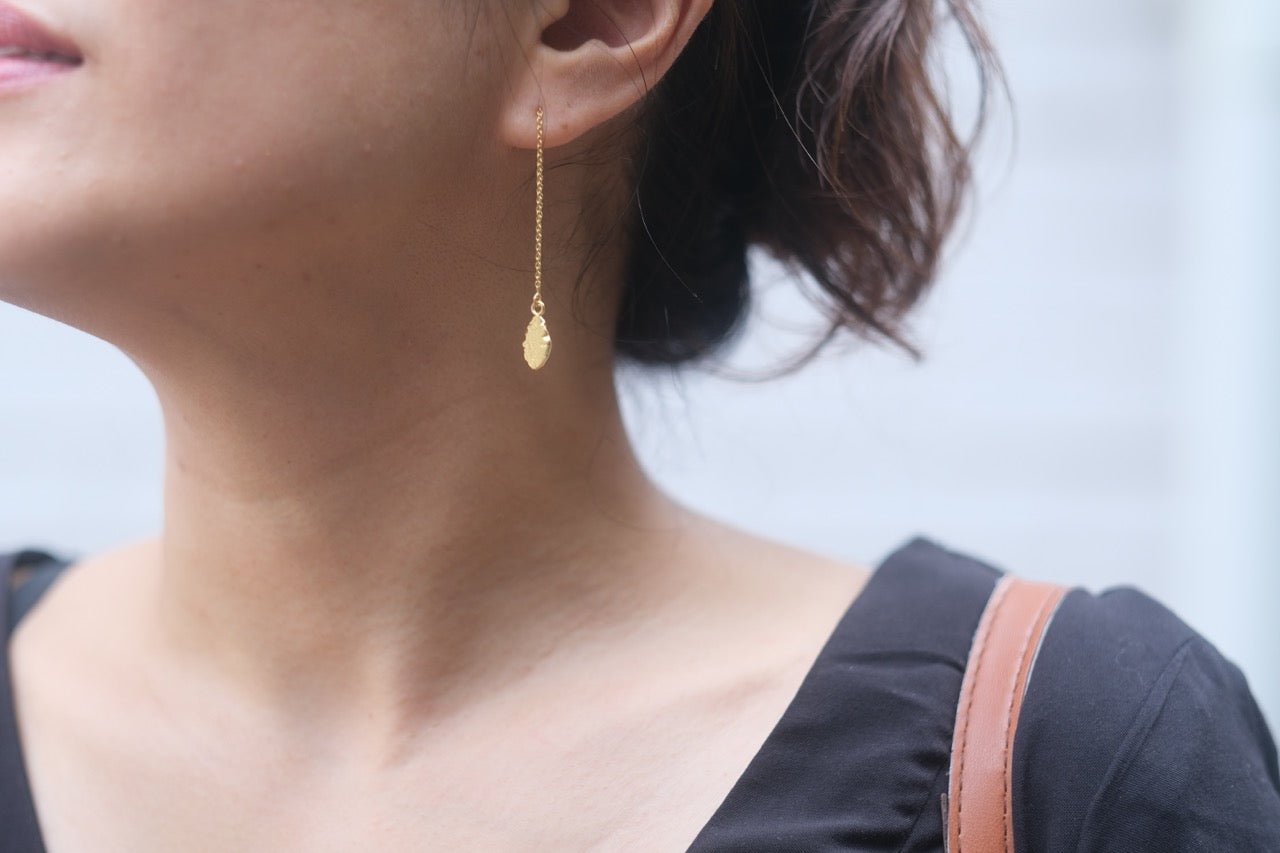 Leaf Threader Earrings - IN A PEACE - gold - street view