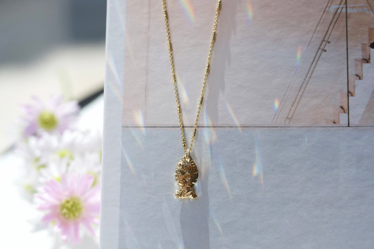 Wonder Fish Necklace - IN A PEACE - gold - next to flowers